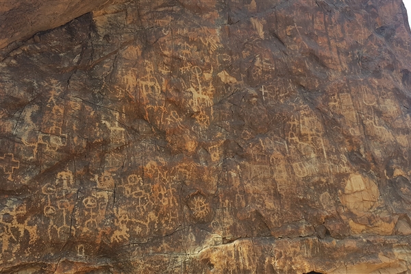 Taween and the Wadi Ghub Petroglyphs 